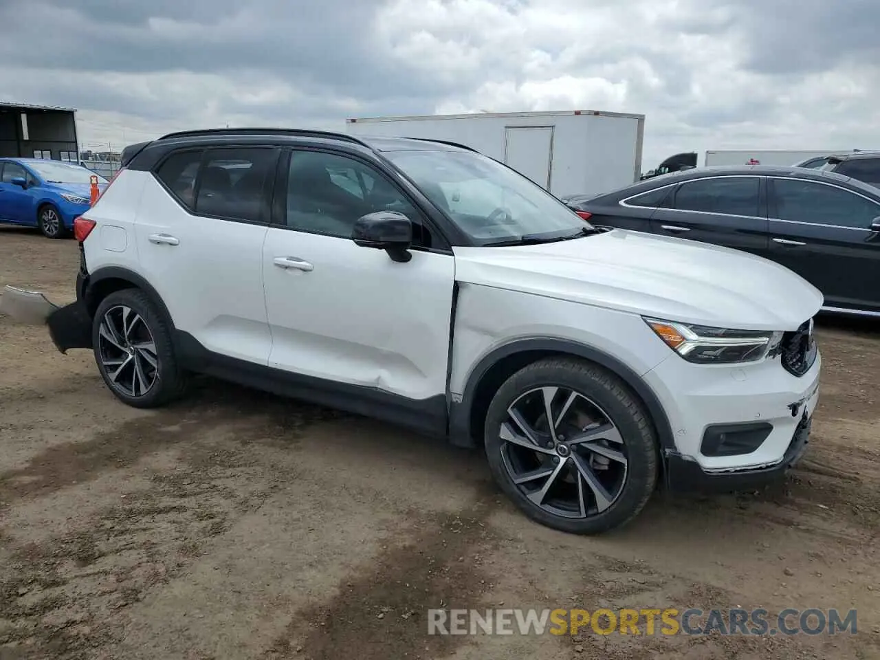 4 Photograph of a damaged car YV4162UM1M2422135 VOLVO XC40 2021