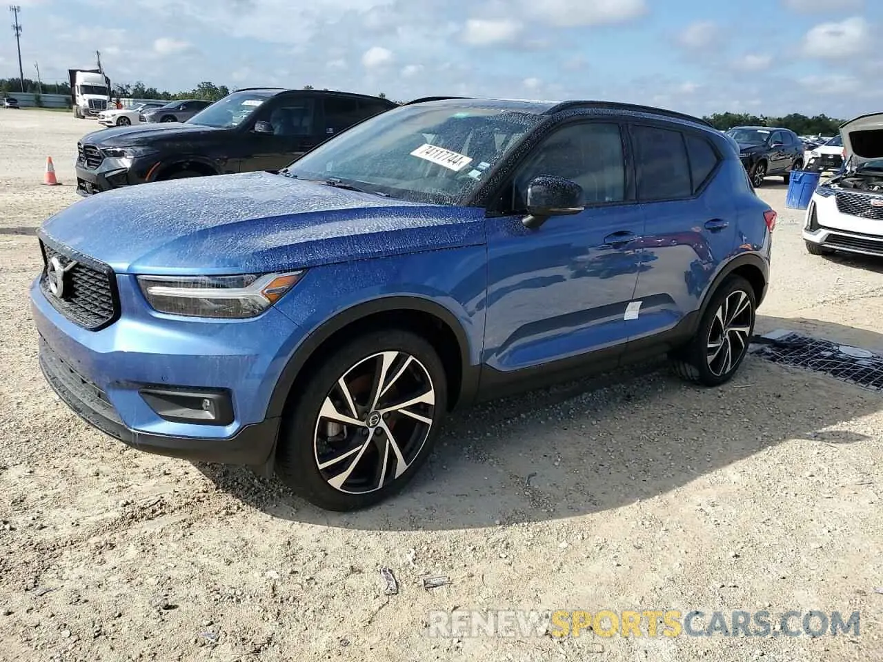 1 Photograph of a damaged car YV4162UM1M2432275 VOLVO XC40 2021