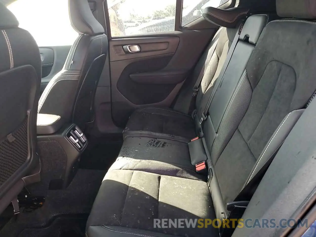 10 Photograph of a damaged car YV4162UM1M2432275 VOLVO XC40 2021