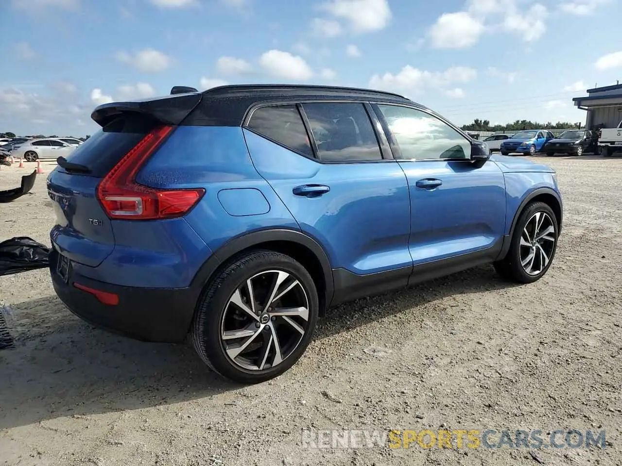3 Photograph of a damaged car YV4162UM1M2432275 VOLVO XC40 2021