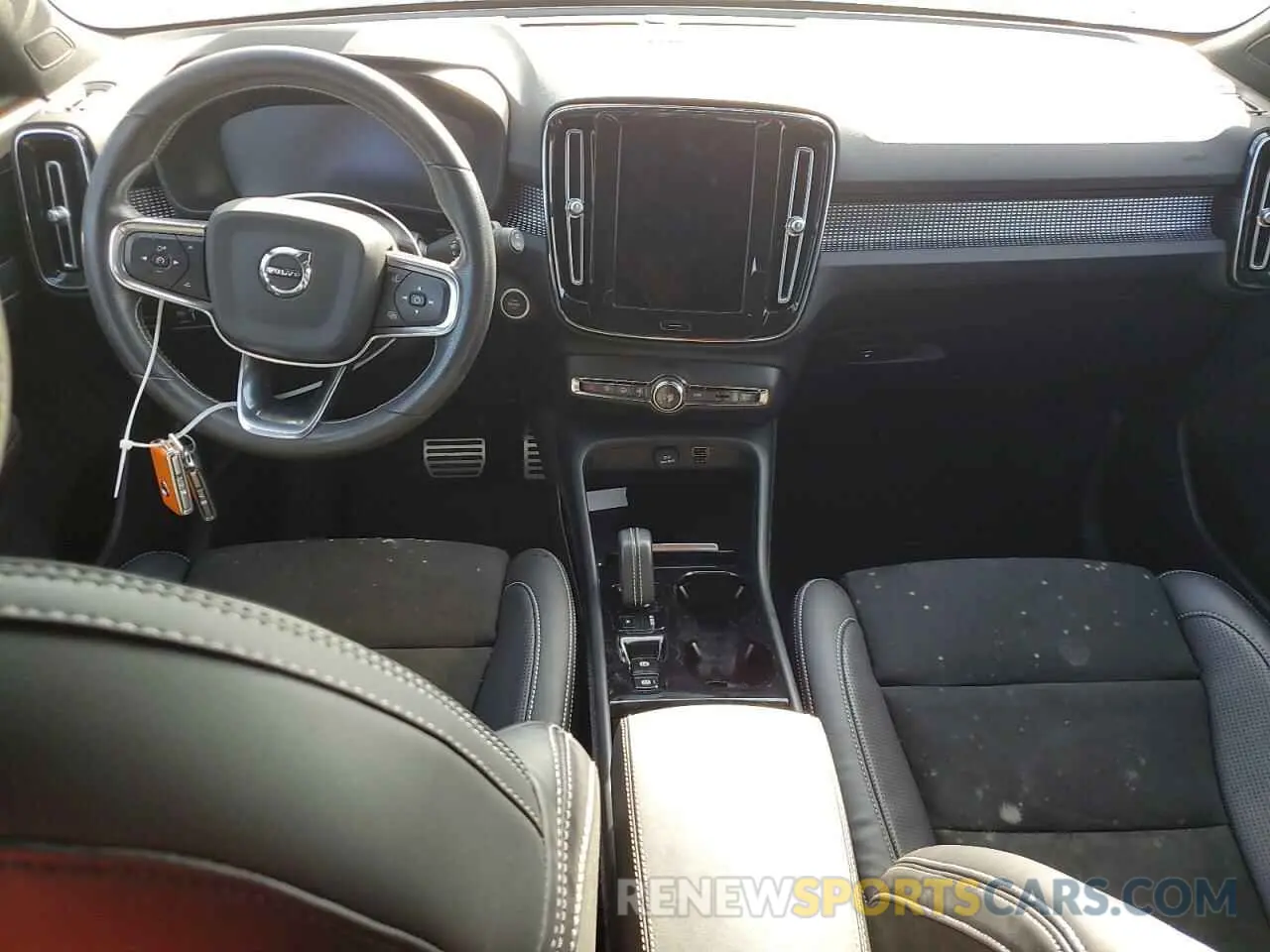 8 Photograph of a damaged car YV4162UM1M2432275 VOLVO XC40 2021