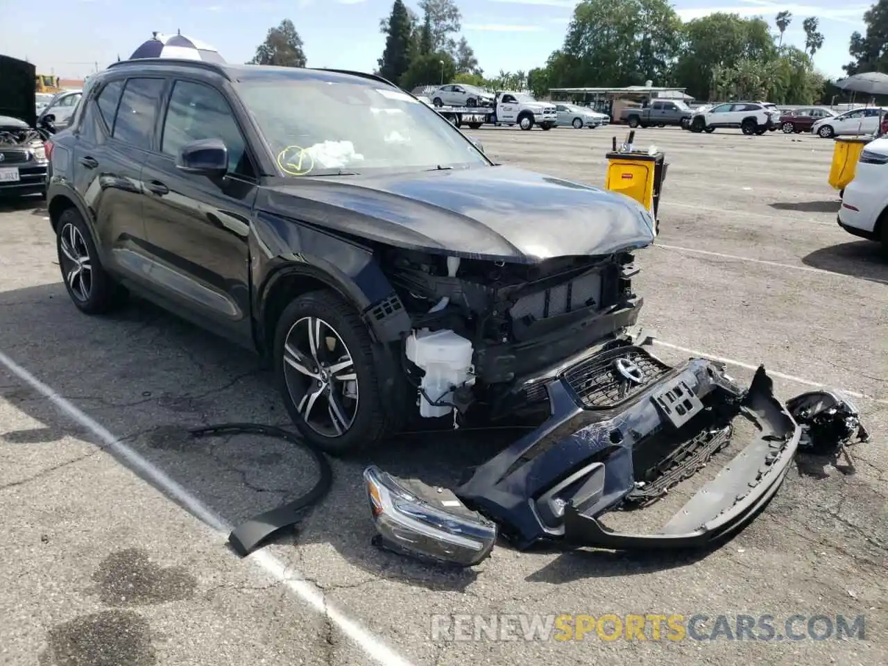 1 Photograph of a damaged car YV4162UM1M2593581 VOLVO XC40 2021