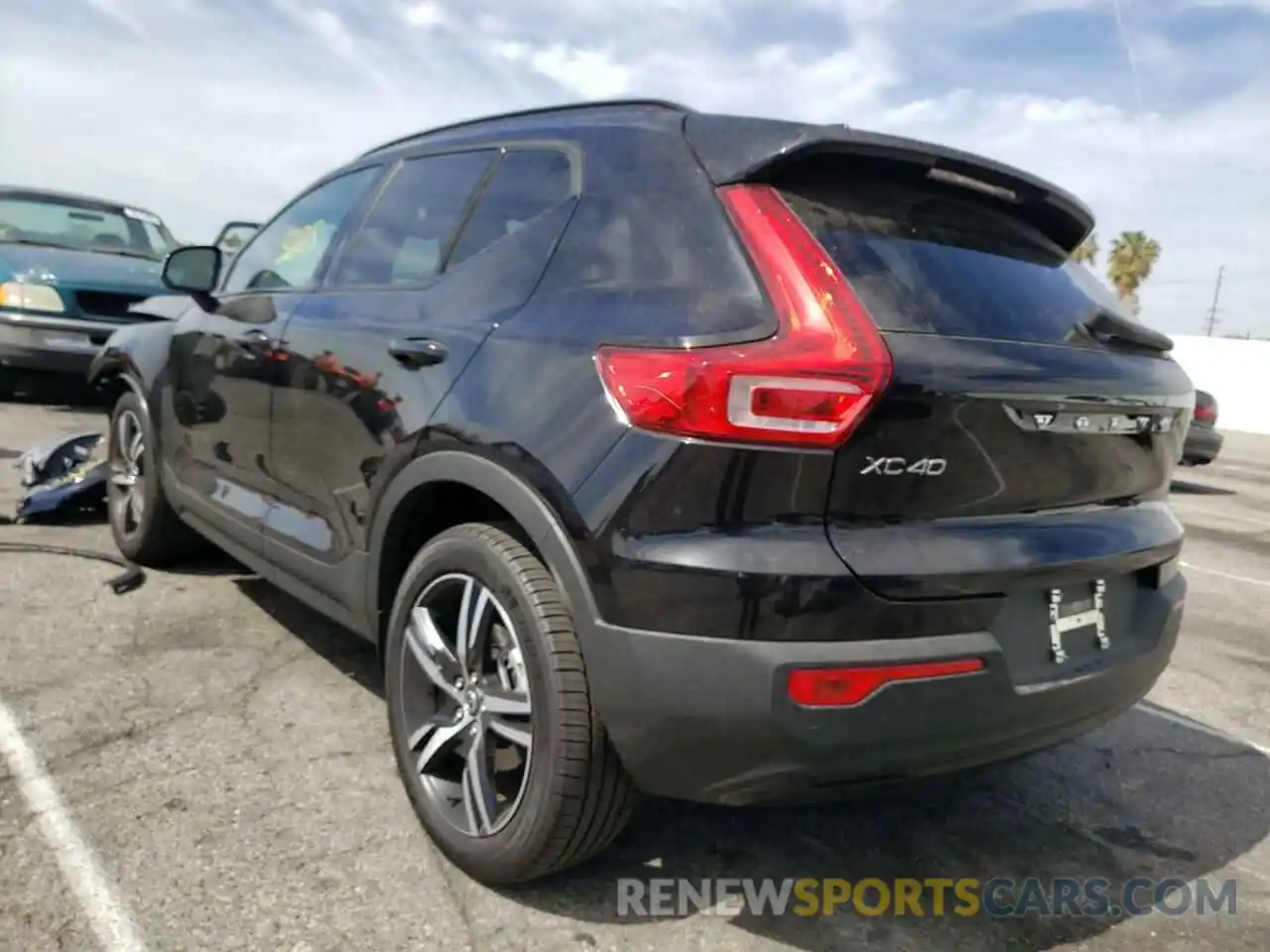 3 Photograph of a damaged car YV4162UM1M2593581 VOLVO XC40 2021