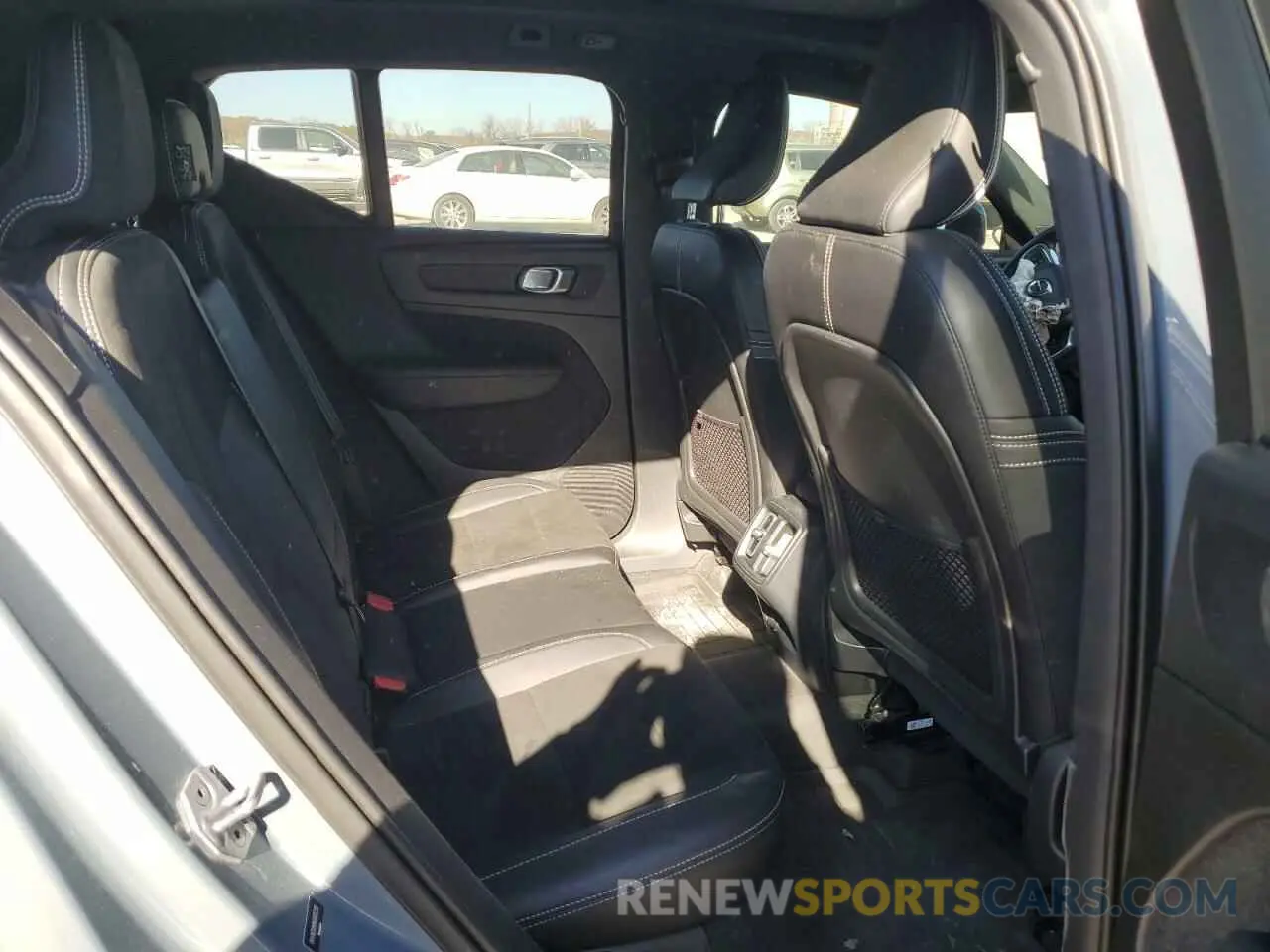 11 Photograph of a damaged car YV4162UM1M2605230 VOLVO XC40 2021