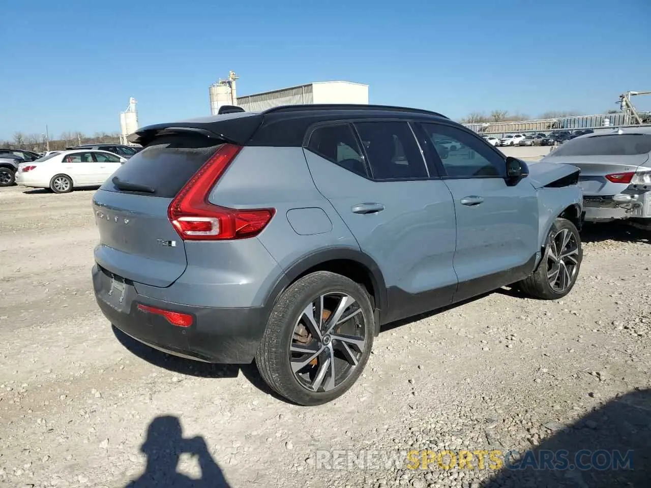 3 Photograph of a damaged car YV4162UM1M2605230 VOLVO XC40 2021