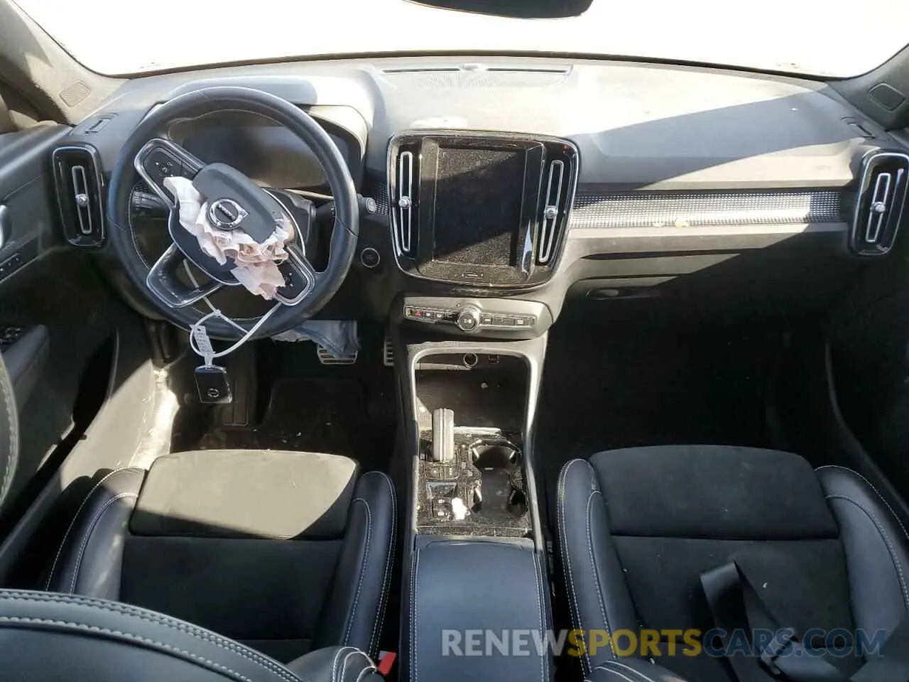 8 Photograph of a damaged car YV4162UM1M2605230 VOLVO XC40 2021