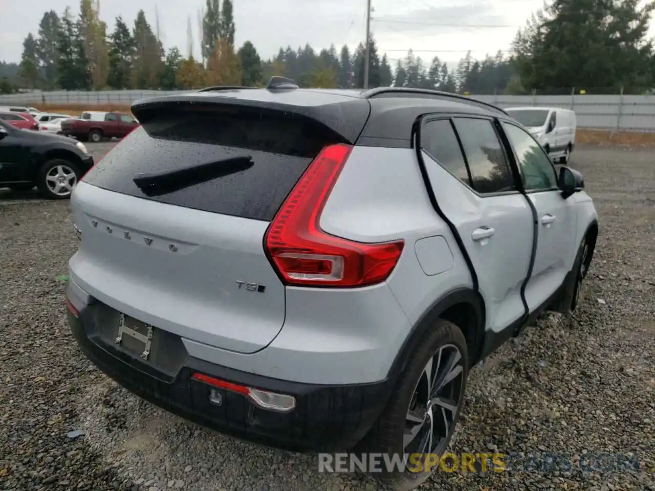 4 Photograph of a damaged car YV4162UM1M2613683 VOLVO XC40 2021