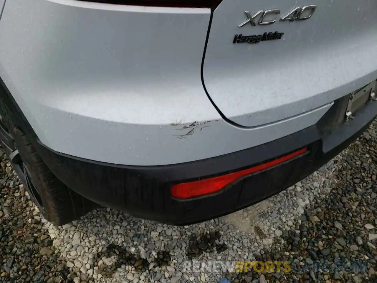 9 Photograph of a damaged car YV4162UM1M2613683 VOLVO XC40 2021