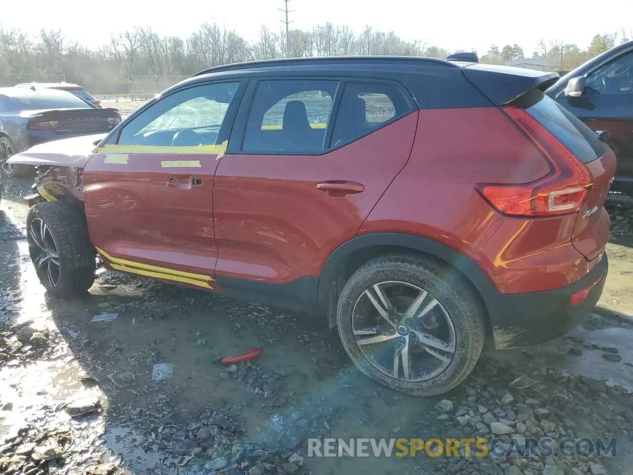 2 Photograph of a damaged car YV4162UM2M2462305 VOLVO XC40 2021