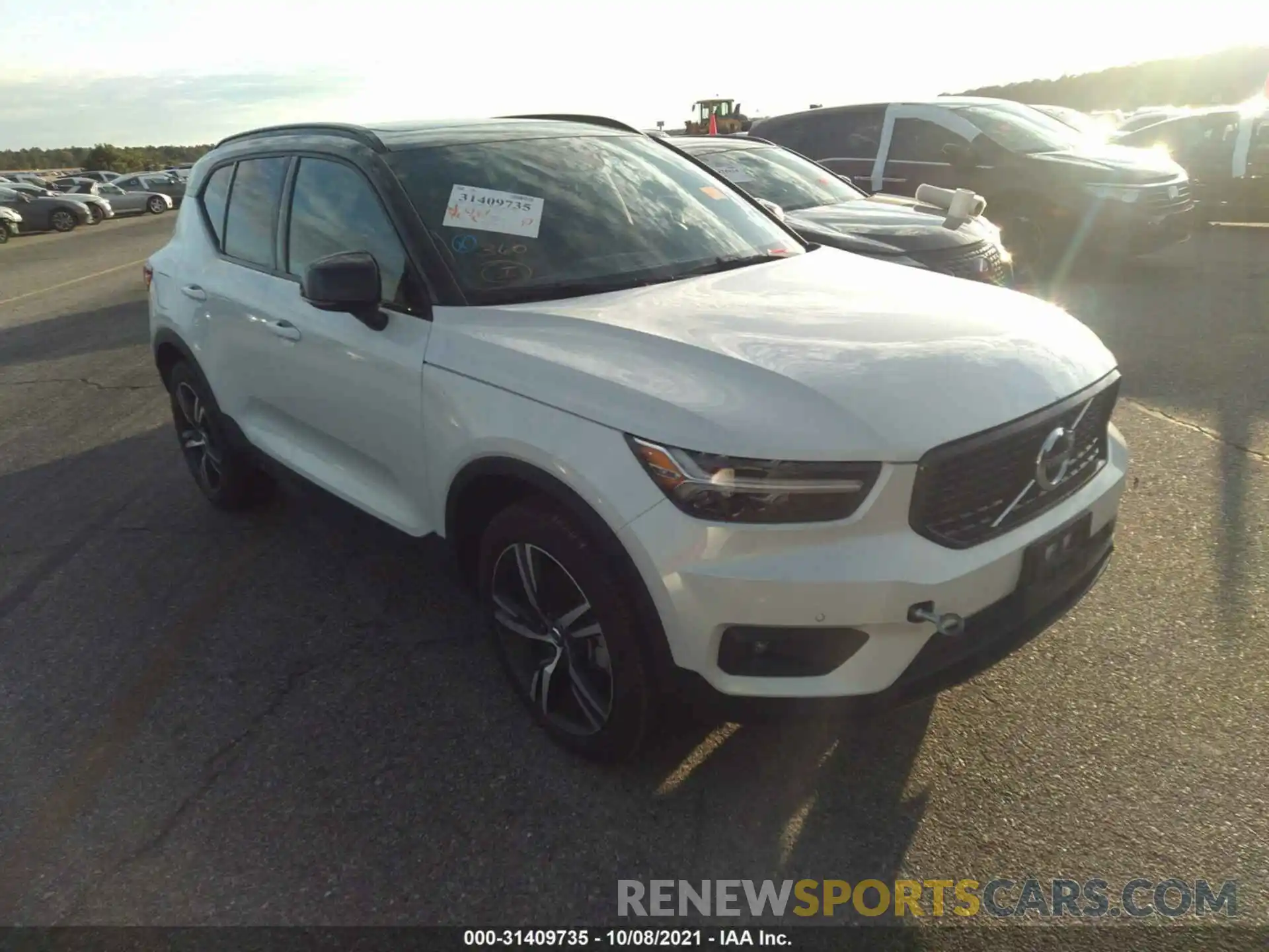 1 Photograph of a damaged car YV4162UM2M2487821 VOLVO XC40 2021