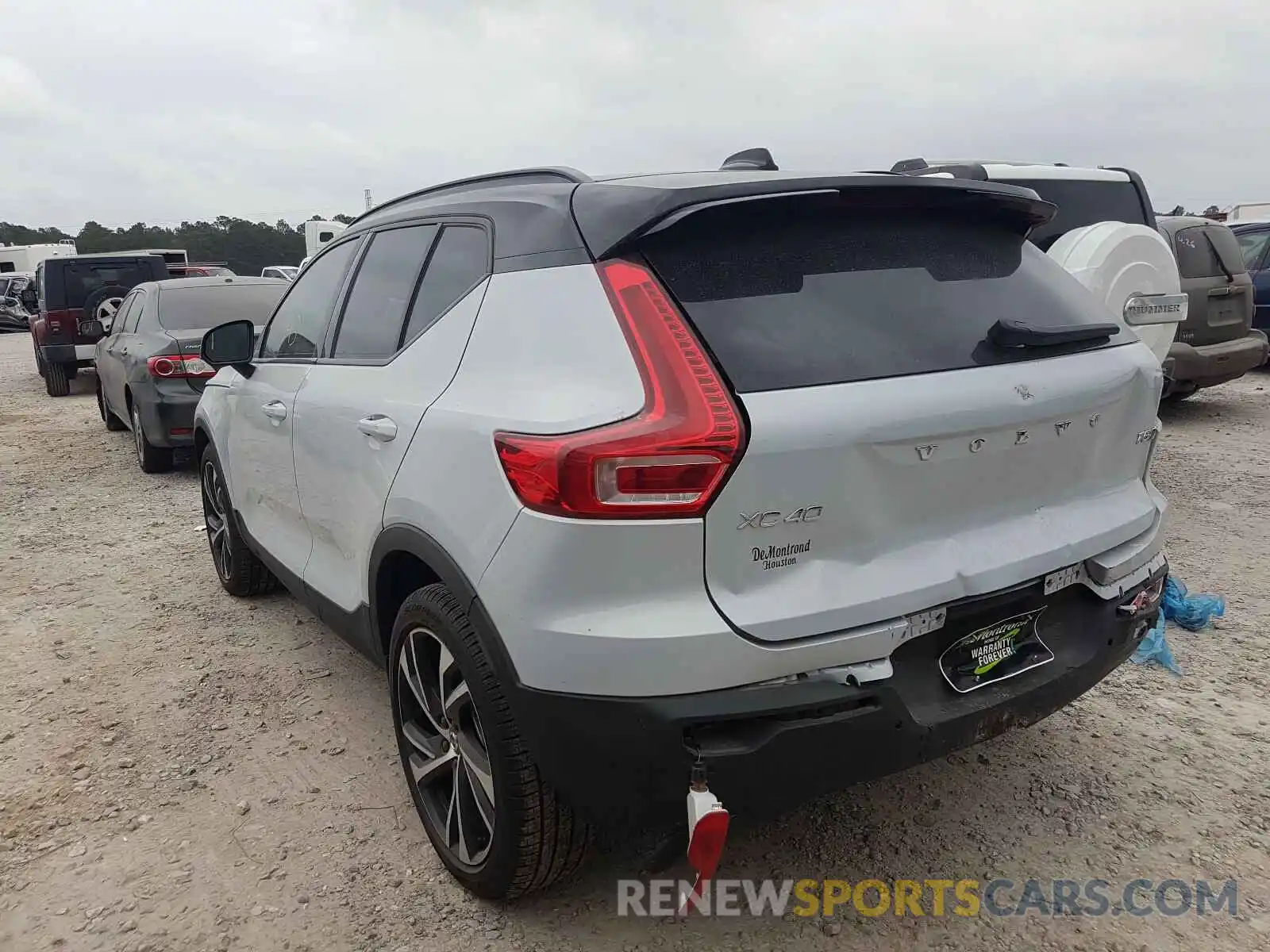 3 Photograph of a damaged car YV4162UM3M2416109 VOLVO XC40 2021