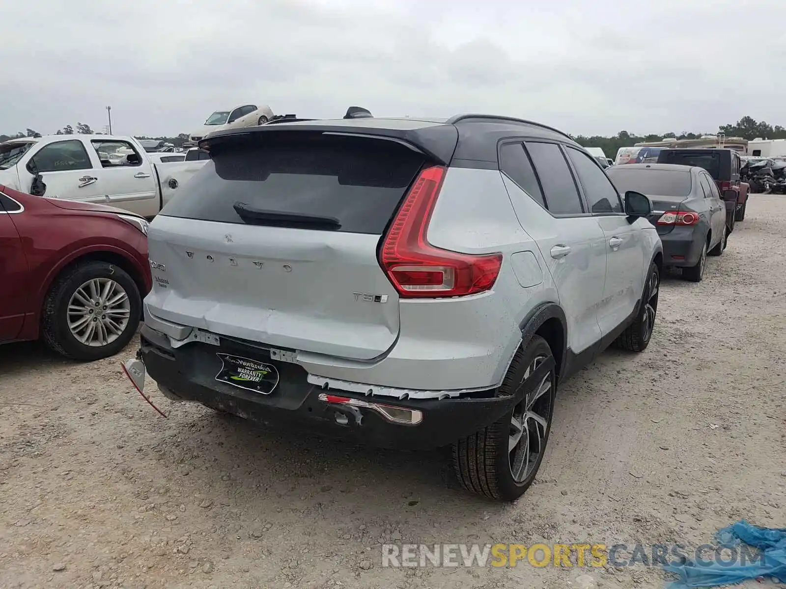 4 Photograph of a damaged car YV4162UM3M2416109 VOLVO XC40 2021