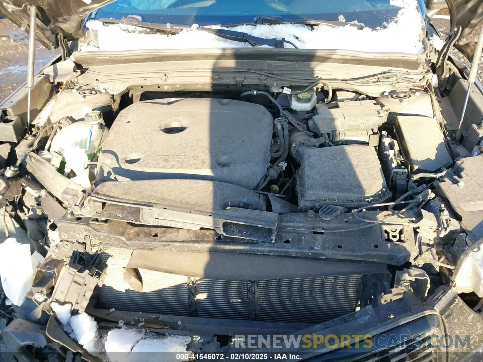 10 Photograph of a damaged car YV4162UM3M2435422 VOLVO XC40 2021