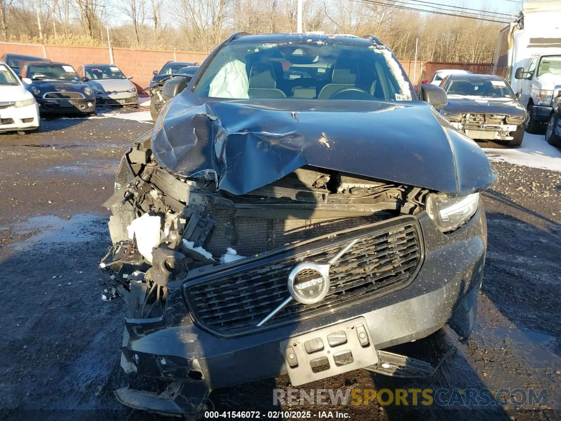 12 Photograph of a damaged car YV4162UM3M2435422 VOLVO XC40 2021