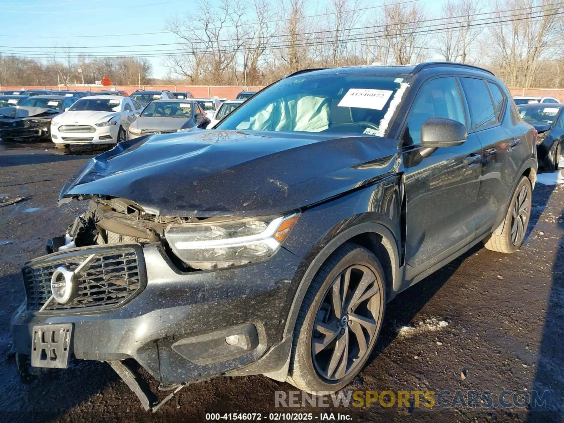 18 Photograph of a damaged car YV4162UM3M2435422 VOLVO XC40 2021