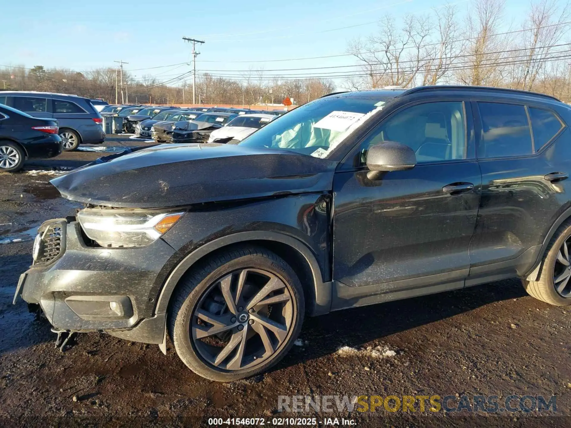 19 Photograph of a damaged car YV4162UM3M2435422 VOLVO XC40 2021