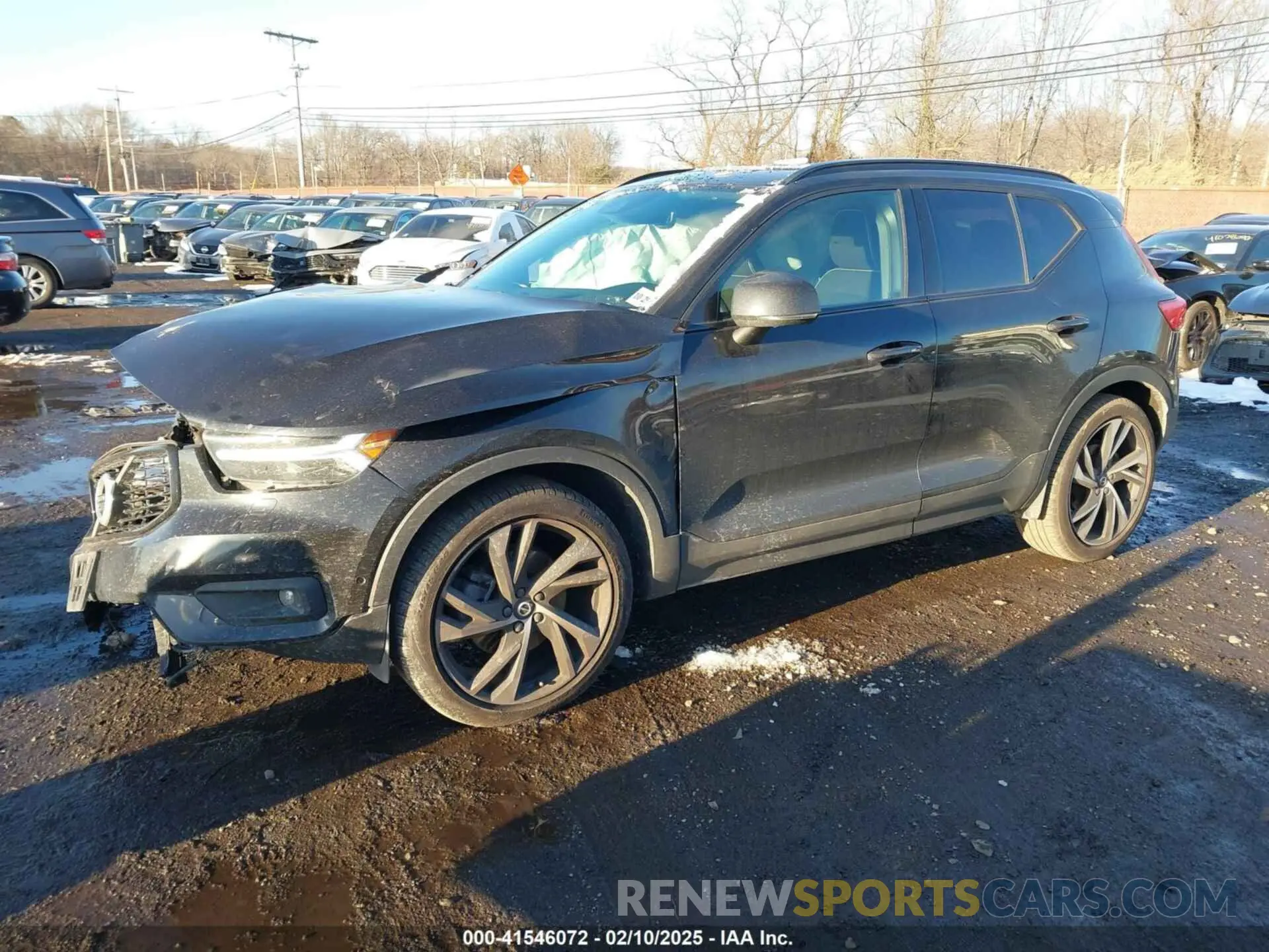 2 Photograph of a damaged car YV4162UM3M2435422 VOLVO XC40 2021