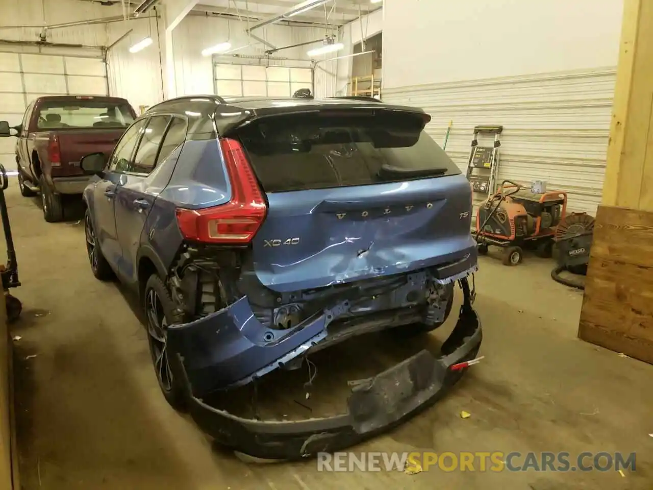 3 Photograph of a damaged car YV4162UM3M2465228 VOLVO XC40 2021