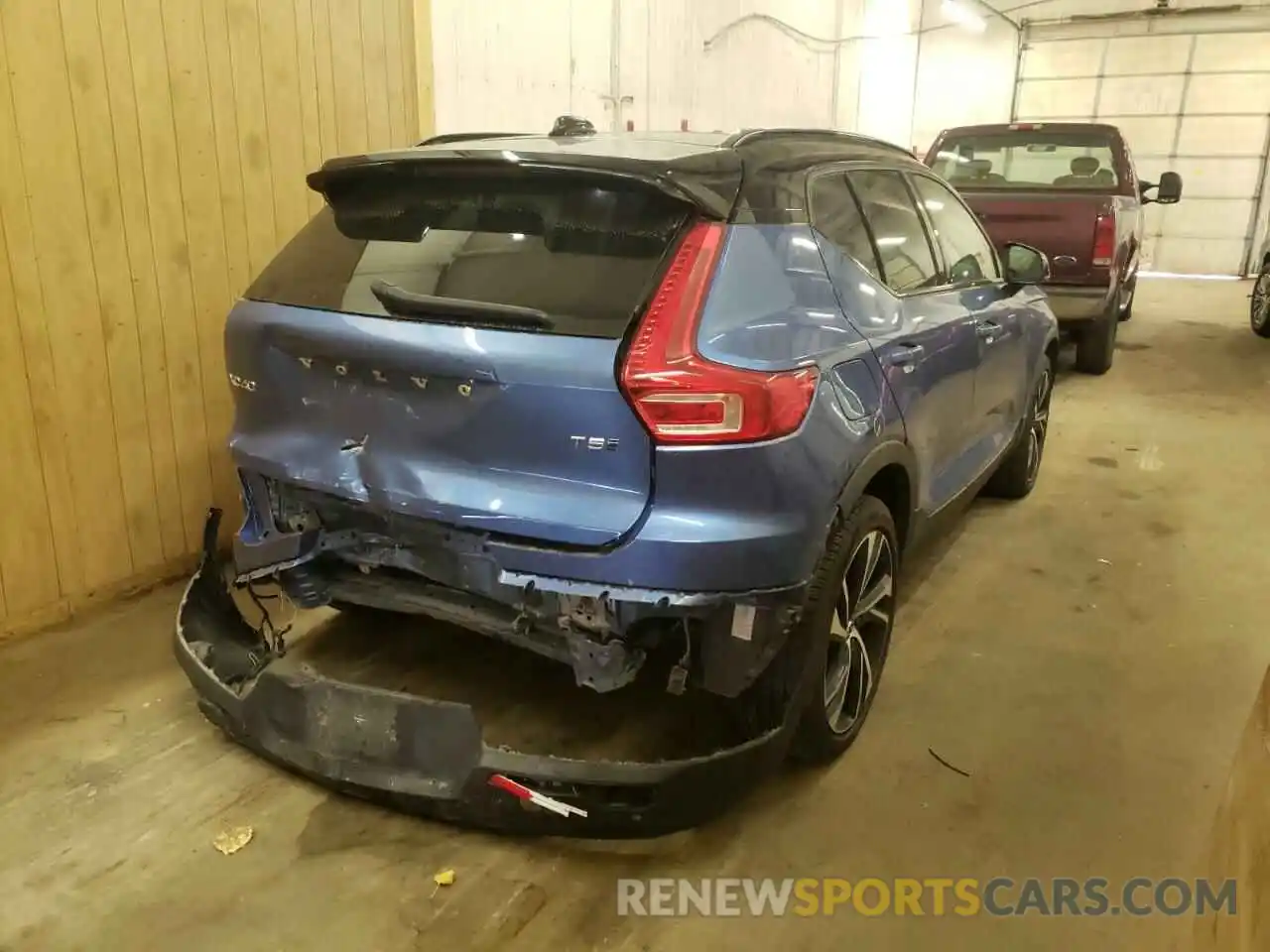 4 Photograph of a damaged car YV4162UM3M2465228 VOLVO XC40 2021