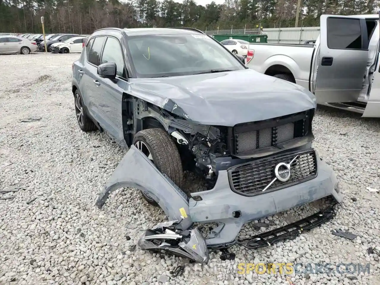 1 Photograph of a damaged car YV4162UM3M2533348 VOLVO XC40 2021