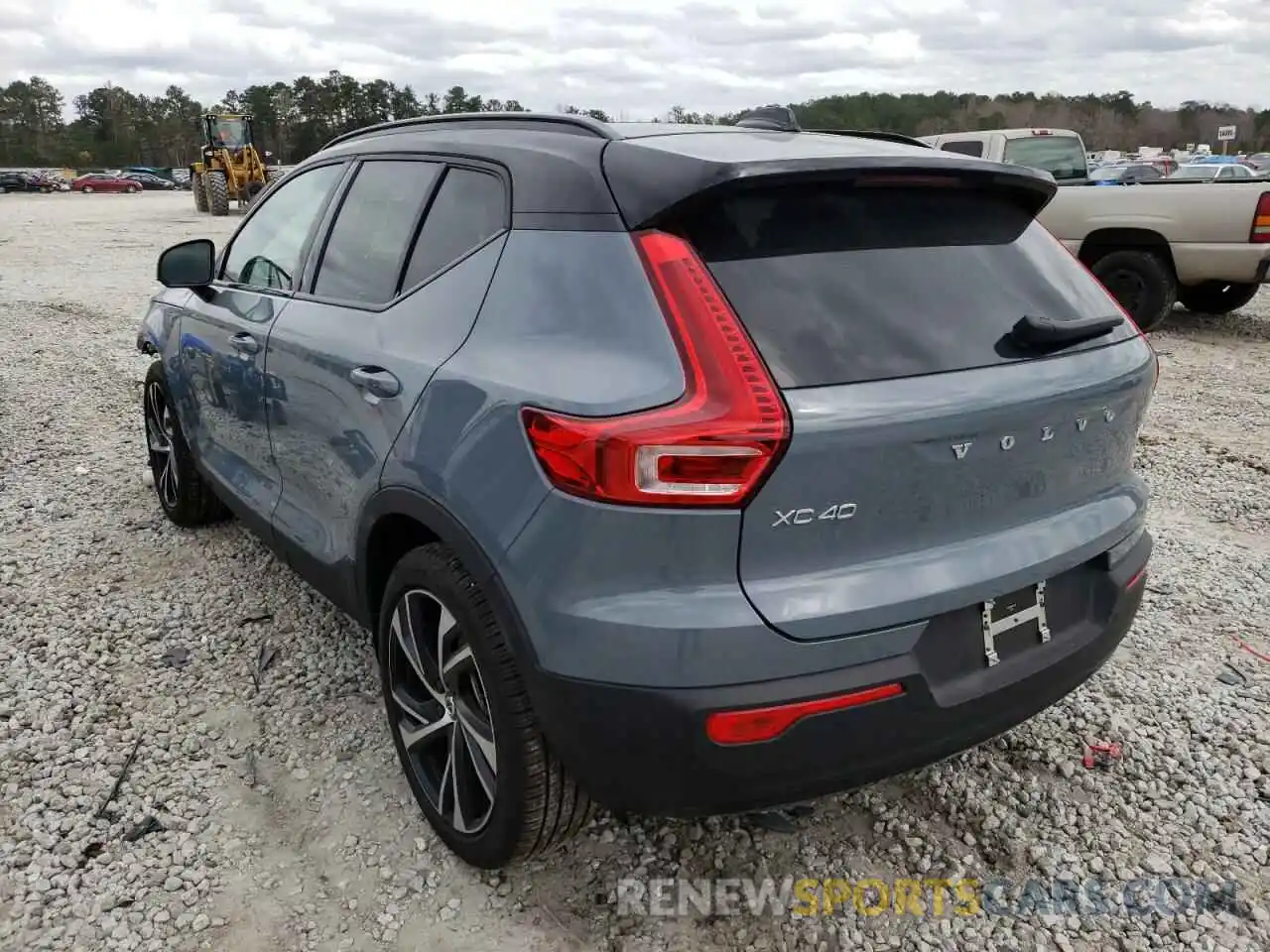 3 Photograph of a damaged car YV4162UM3M2533348 VOLVO XC40 2021