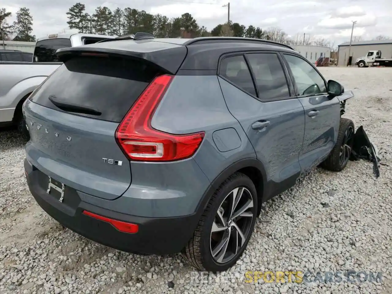 4 Photograph of a damaged car YV4162UM3M2533348 VOLVO XC40 2021