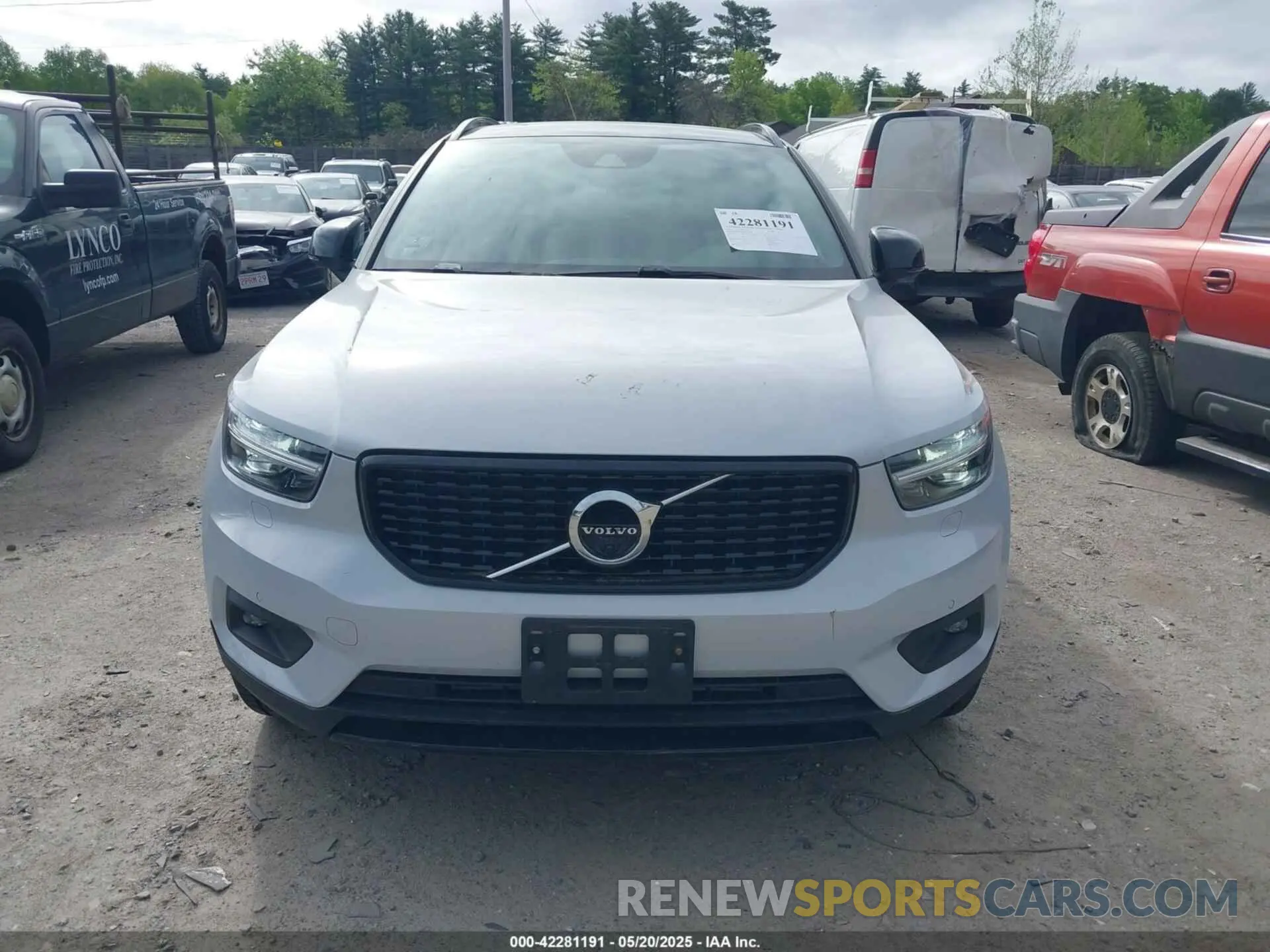 12 Photograph of a damaged car YV4162UM4M2397599 VOLVO XC40 2021