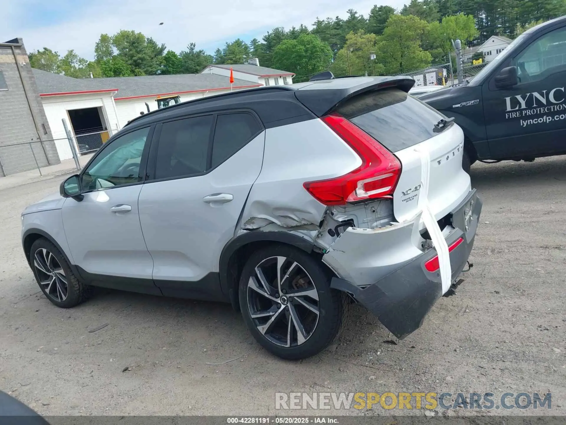 14 Photograph of a damaged car YV4162UM4M2397599 VOLVO XC40 2021