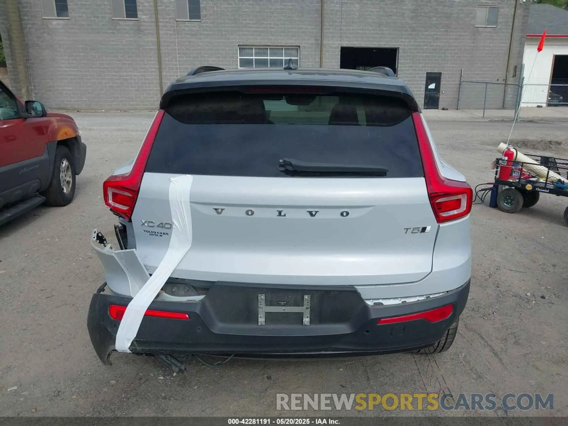 16 Photograph of a damaged car YV4162UM4M2397599 VOLVO XC40 2021