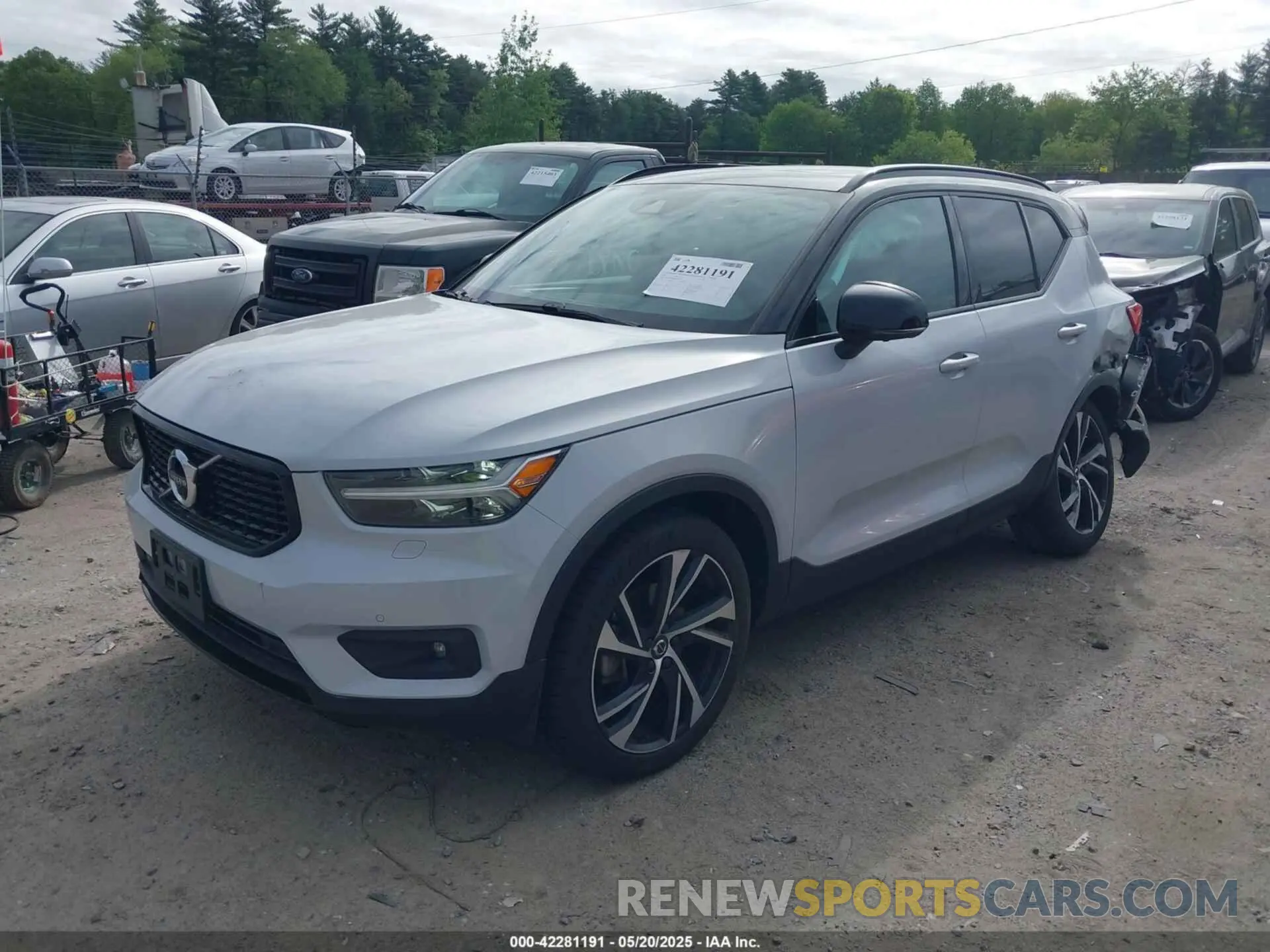2 Photograph of a damaged car YV4162UM4M2397599 VOLVO XC40 2021