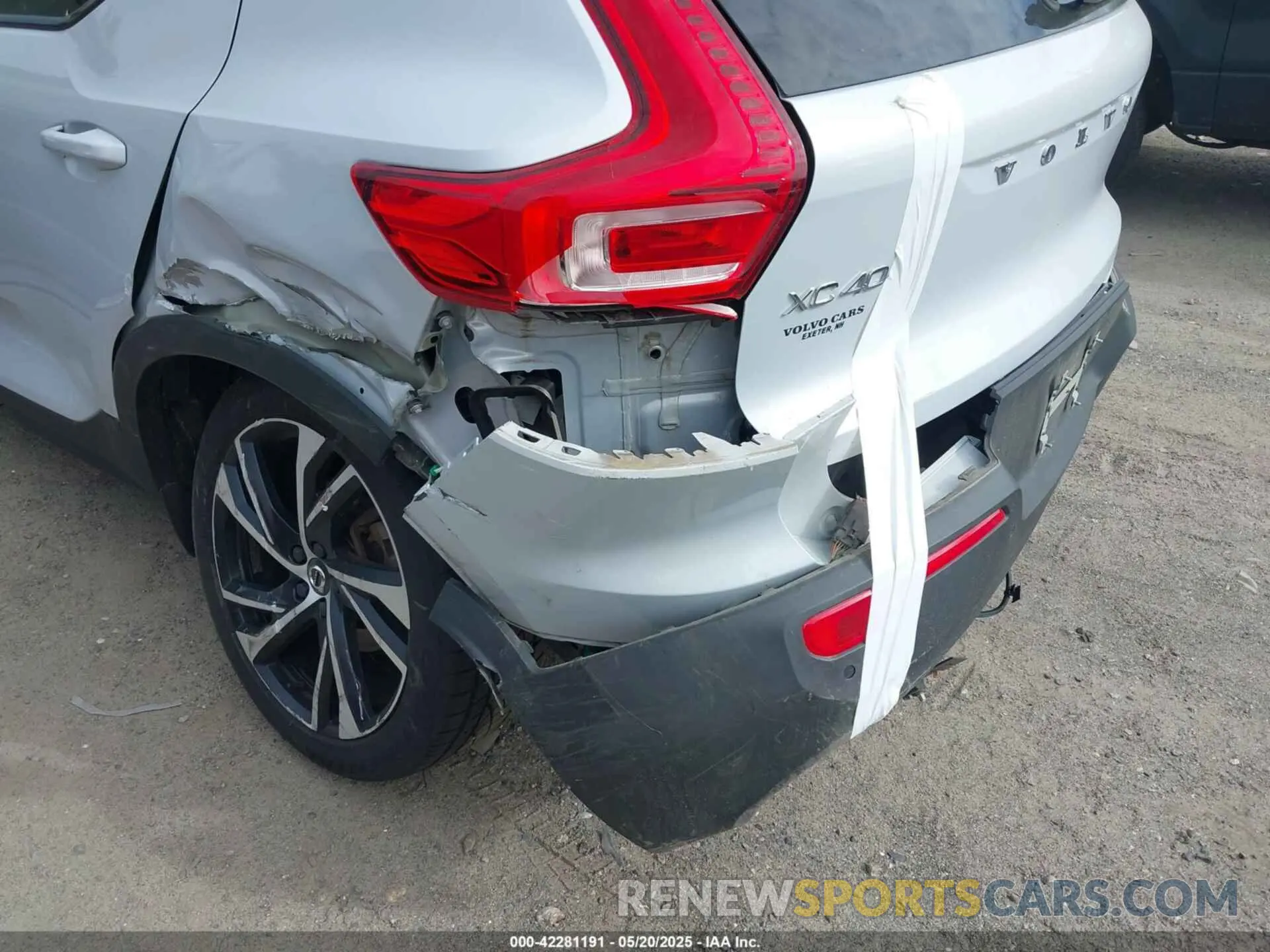 6 Photograph of a damaged car YV4162UM4M2397599 VOLVO XC40 2021