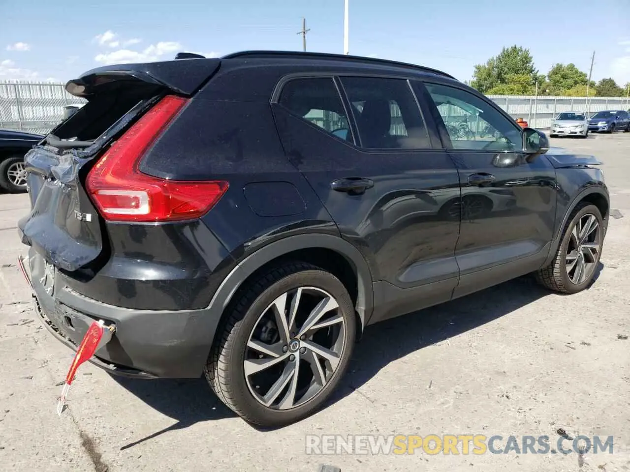 3 Photograph of a damaged car YV4162UM4M2424638 VOLVO XC40 2021