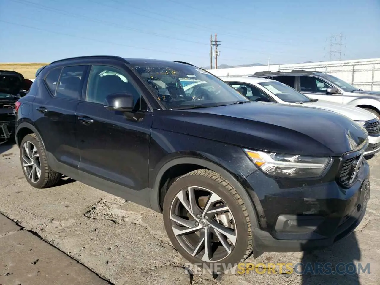4 Photograph of a damaged car YV4162UM4M2424638 VOLVO XC40 2021