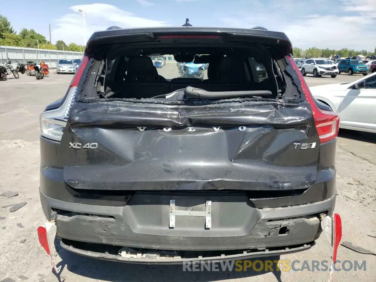 6 Photograph of a damaged car YV4162UM4M2424638 VOLVO XC40 2021