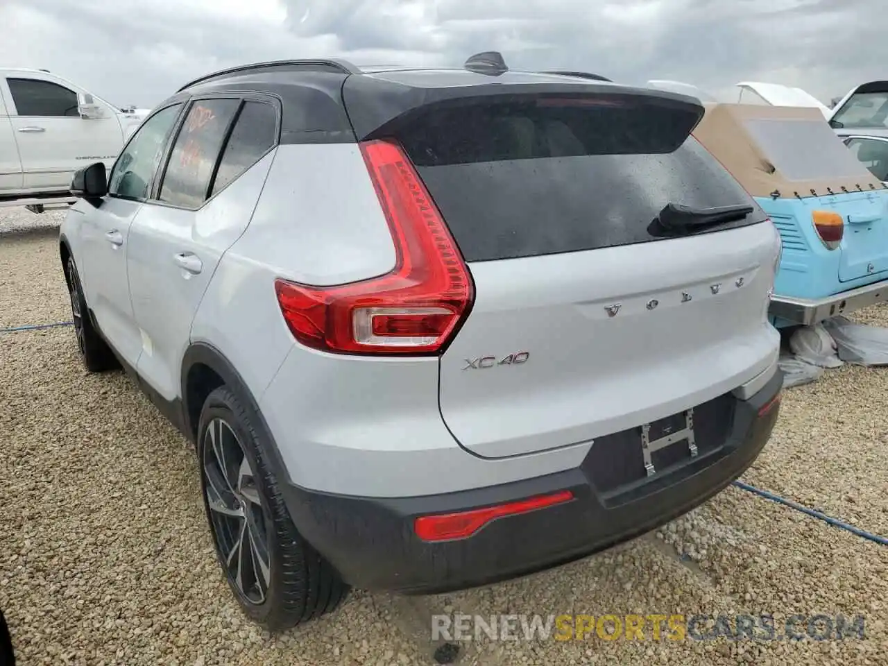 3 Photograph of a damaged car YV4162UM4M2461575 VOLVO XC40 2021