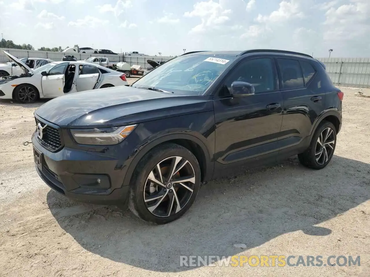 1 Photograph of a damaged car YV4162UM4M2493829 VOLVO XC40 2021