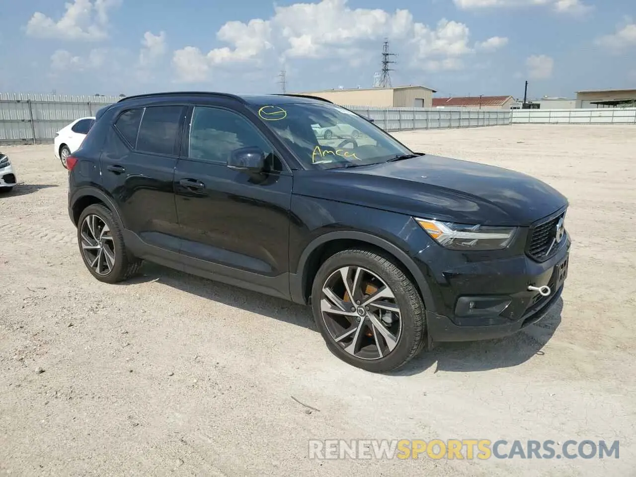 4 Photograph of a damaged car YV4162UM4M2493829 VOLVO XC40 2021