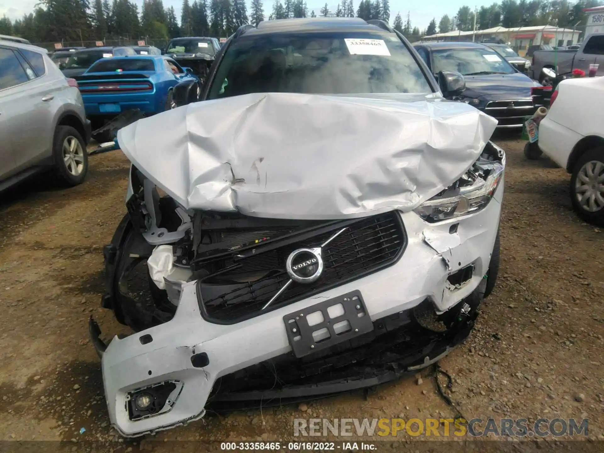 6 Photograph of a damaged car YV4162UM4M2505445 VOLVO XC40 2021