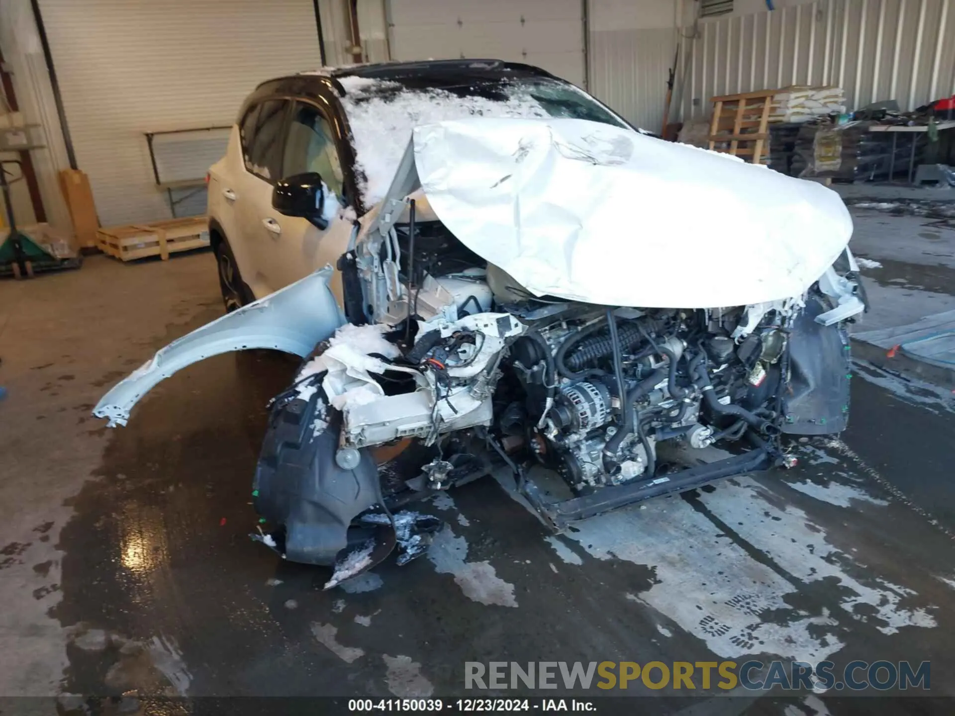 1 Photograph of a damaged car YV4162UM4M2510905 VOLVO XC40 2021