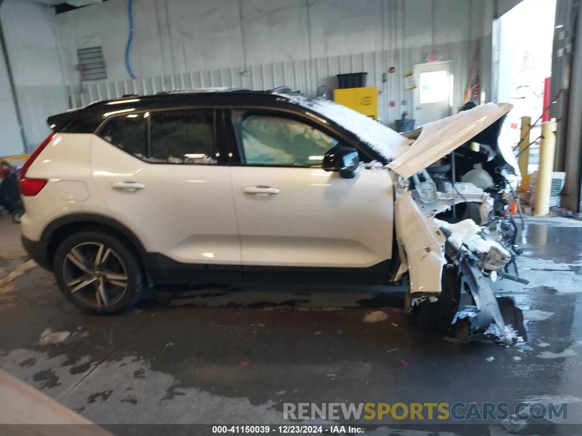 12 Photograph of a damaged car YV4162UM4M2510905 VOLVO XC40 2021