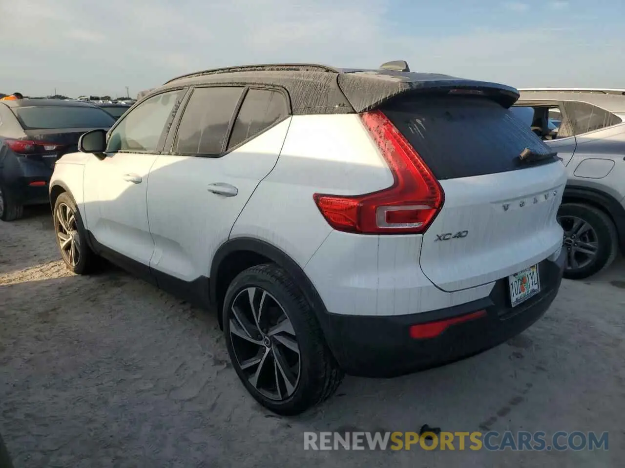 2 Photograph of a damaged car YV4162UM4M2545203 VOLVO XC40 2021
