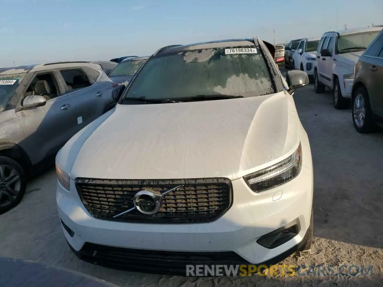 5 Photograph of a damaged car YV4162UM4M2545203 VOLVO XC40 2021