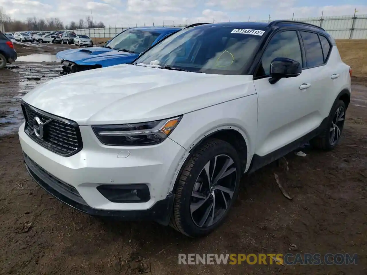 2 Photograph of a damaged car YV4162UM4M2577469 VOLVO XC40 2021