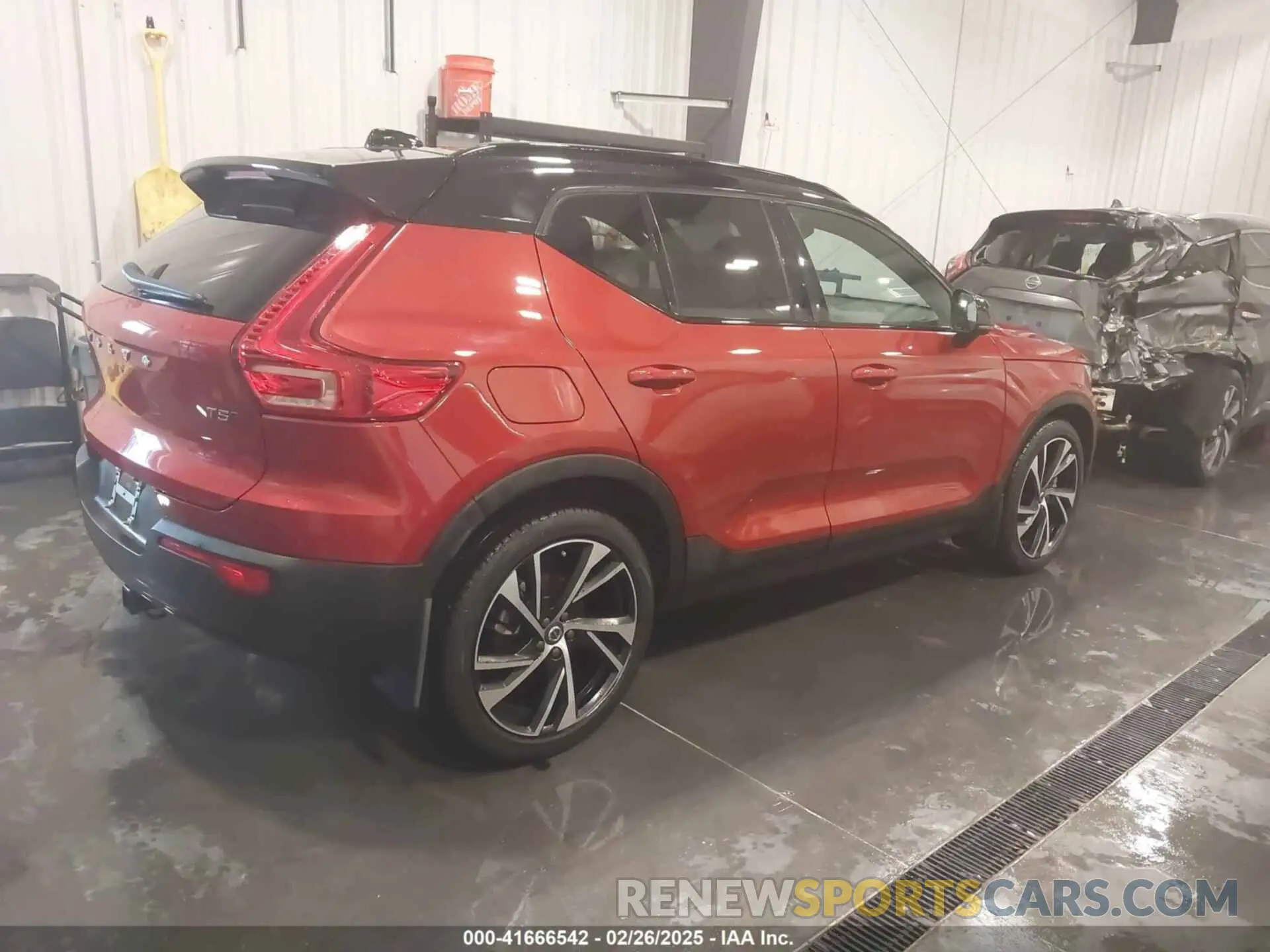 4 Photograph of a damaged car YV4162UM5M2438242 VOLVO XC40 2021