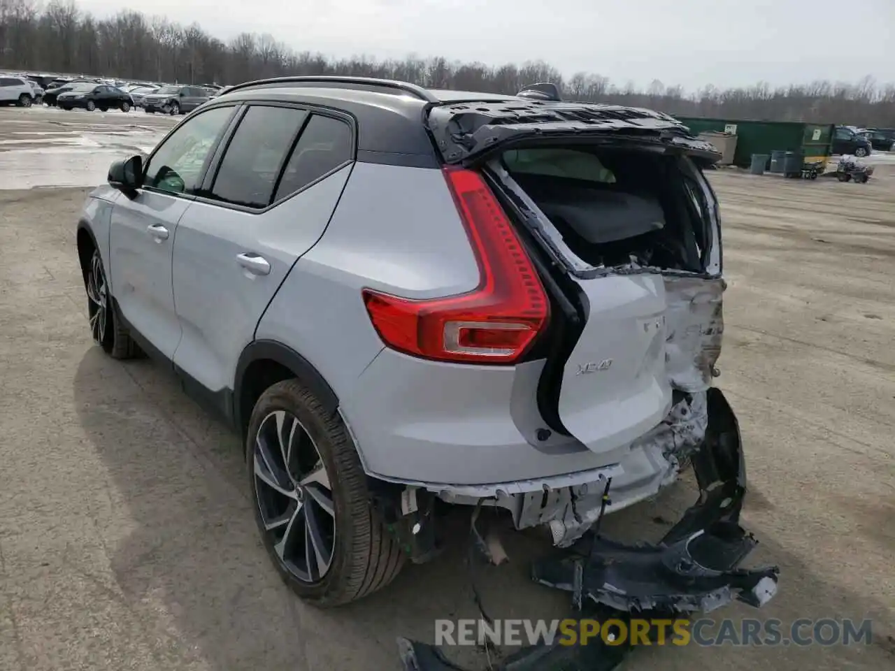 3 Photograph of a damaged car YV4162UM5M2458023 VOLVO XC40 2021