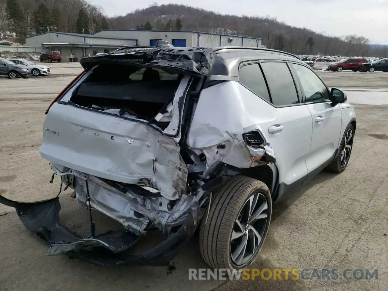 4 Photograph of a damaged car YV4162UM5M2458023 VOLVO XC40 2021