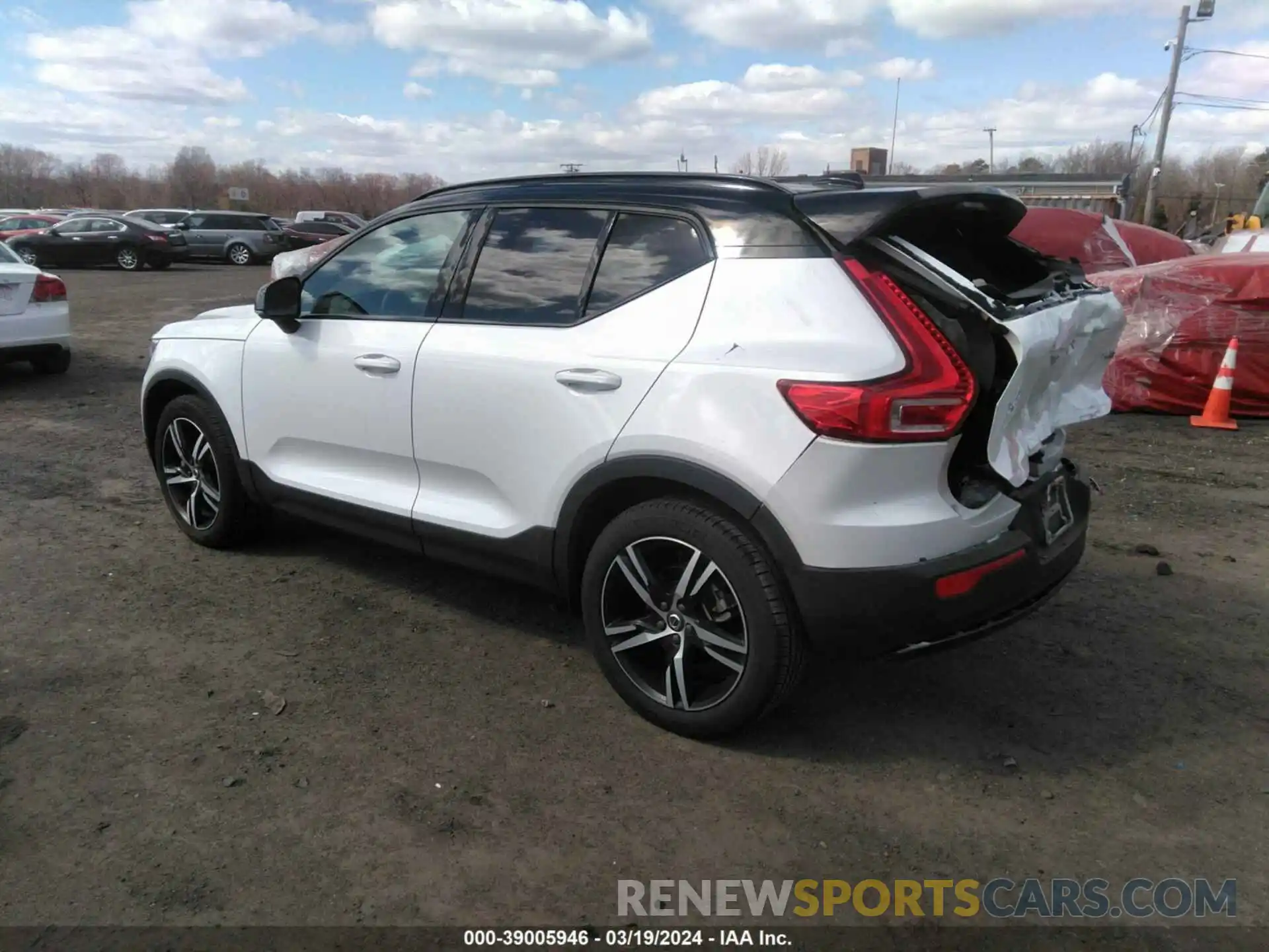 3 Photograph of a damaged car YV4162UM5M2459737 VOLVO XC40 2021