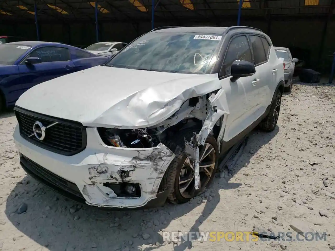 2 Photograph of a damaged car YV4162UM5M2461861 VOLVO XC40 2021