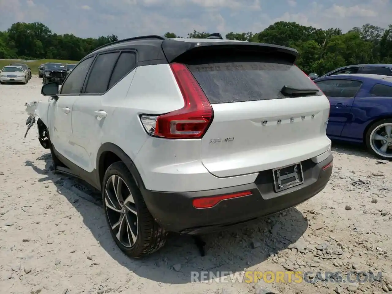 3 Photograph of a damaged car YV4162UM5M2461861 VOLVO XC40 2021