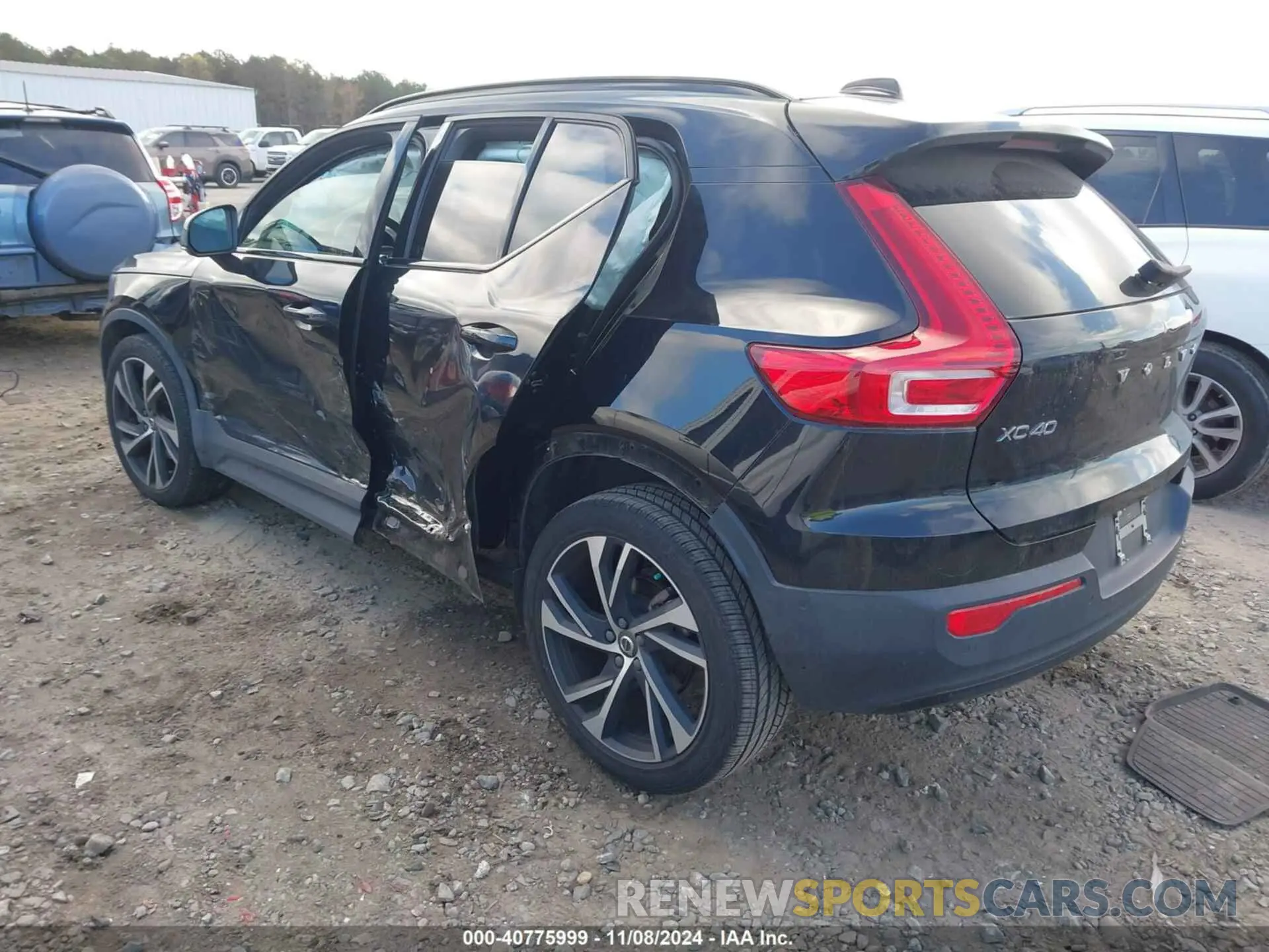 3 Photograph of a damaged car YV4162UM5M2522934 VOLVO XC40 2021